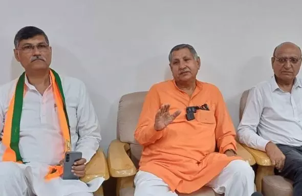 Bhiwani: स्वदेशी अपनाने से ही बन पाएगा आत्मनिर्भर देश: धर्मबीर सिंह Bhiwani: स्वदेशी अपनाने से ही बन पाएगा आत्मनिर्भर देश: धर्मबीर सिंह