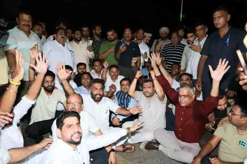 Jalandhar: आई लव मोहम्मद बैनर पर विवाद Jalandhar: आई लव मोहम्मद बैनर पर विवाद