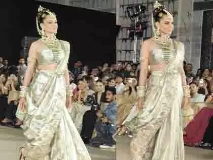 Kangana Ranaut का शाही दुल्हन लुक में धमाका, रैंप पर वापसी Kangana Ranaut का शाही दुल्हन लुक में धमाका, रैंप पर वापसी