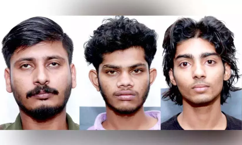 Kerala: नशीले पदार्थों की तस्करी के लिए बच्चों का इस्तेमाल करने के आरोप में तीन गिरफ्तार Kerala: नशीले पदार्थों की तस्करी के लिए बच्चों का इस्तेमाल करने के आरोप में तीन गिरफ्तार