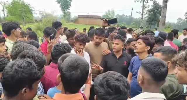 Giridih में मवेशी चोरी के आरोप में दो युवक पकड़े गए Giridih में मवेशी चोरी के आरोप में दो युवक पकड़े गए