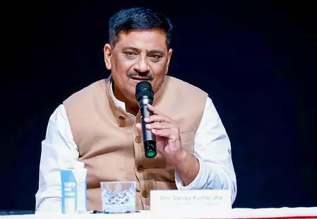 छठ के तुरंत बाद एक चरण में कराया जाए बिहार विधानसभा चुनाव: संजय झा छठ के तुरंत बाद एक चरण में कराया जाए बिहार विधानसभा चुनाव: संजय झा
