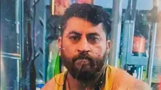 Faridabad: रोड रेज के बाद पुलिस के सामने चाकू से व्यक्ति की हत्या Faridabad: रोड रेज के बाद पुलिस के सामने चाकू से व्यक्ति की हत्या