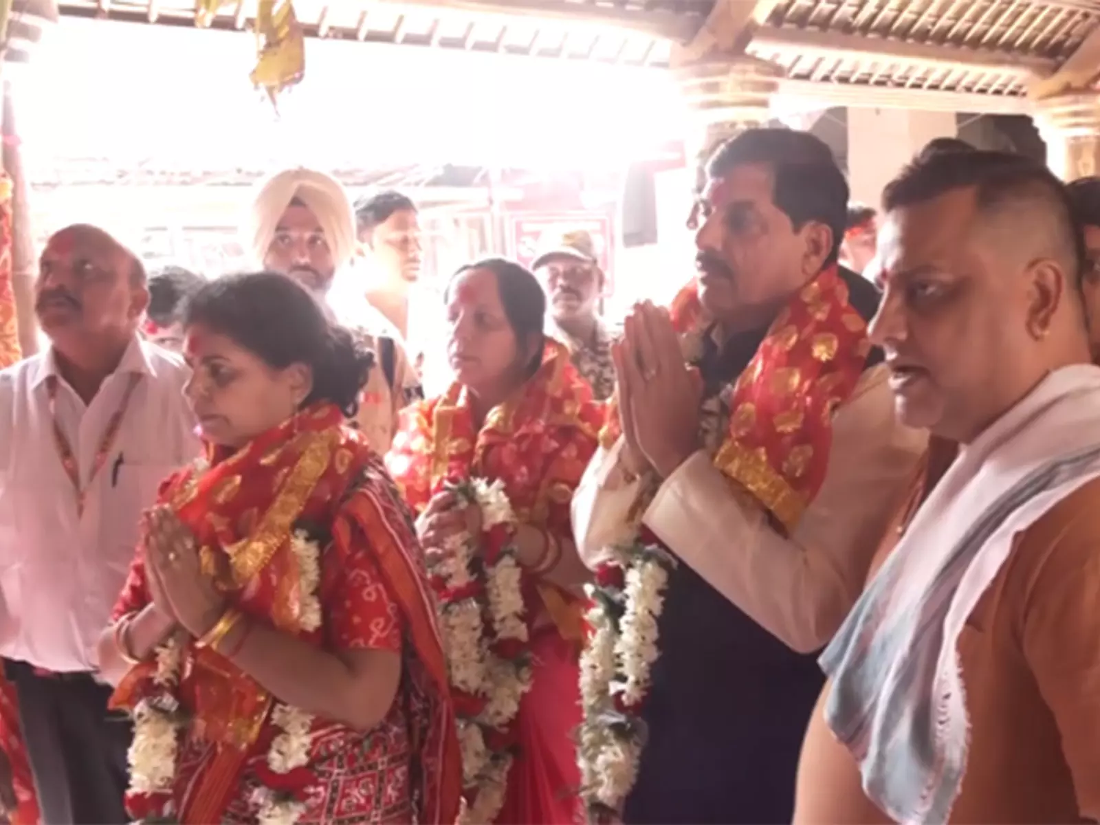 मध्य प्रदेश के मुख्यमंत्री मोहन यादव ने Guwahati के कामाख्या मंदिर में पूजा-अर्चना की मध्य प्रदेश के मुख्यमंत्री मोहन यादव ने Guwahati के कामाख्या मंदिर में पूजा-अर्चना की