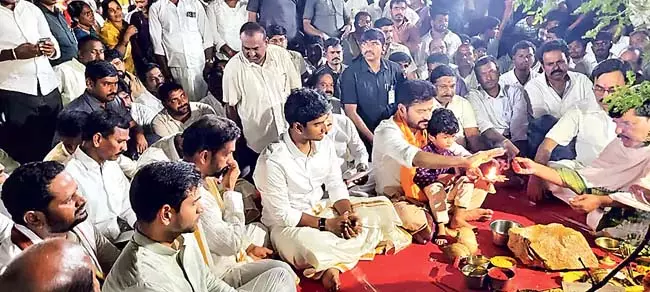 Telangana : दशहरा समारोह में सीएम रेवंत रेड्डी Telangana : दशहरा समारोह में सीएम रेवंत रेड्डी