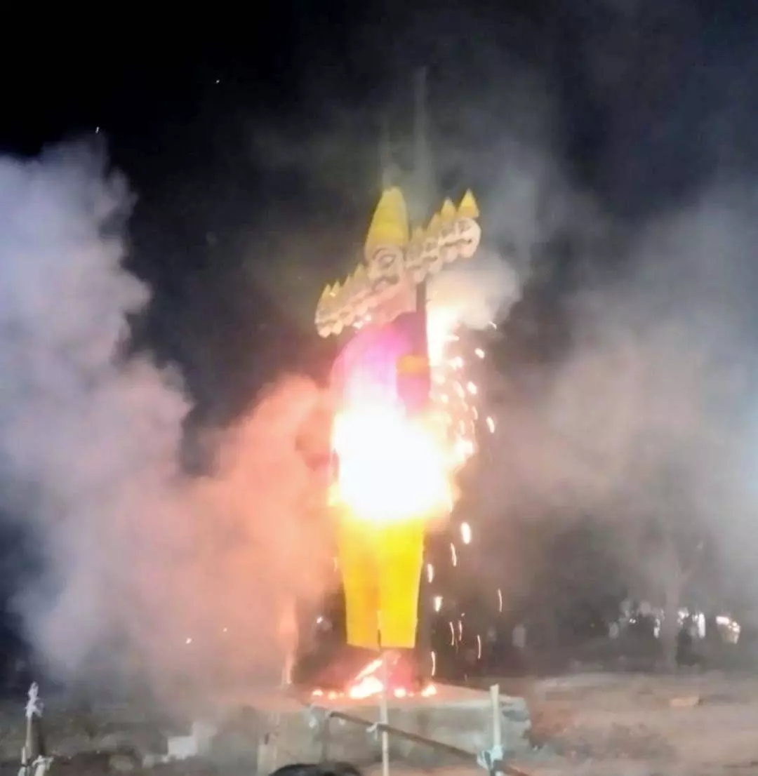 मां महामाया मंदिर प्रांगण में रावण दहन कर मनाया गया विजयदशमी पर्व मां महामाया मंदिर प्रांगण में रावण दहन कर मनाया गया विजयदशमी पर्व