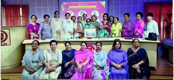 WWAO ने स्नेह बाली को लाइफटाइम अचीवमेंट अवार्ड से सम्मानित किया WWAO ने स्नेह बाली को लाइफटाइम अचीवमेंट अवार्ड से सम्मानित किया