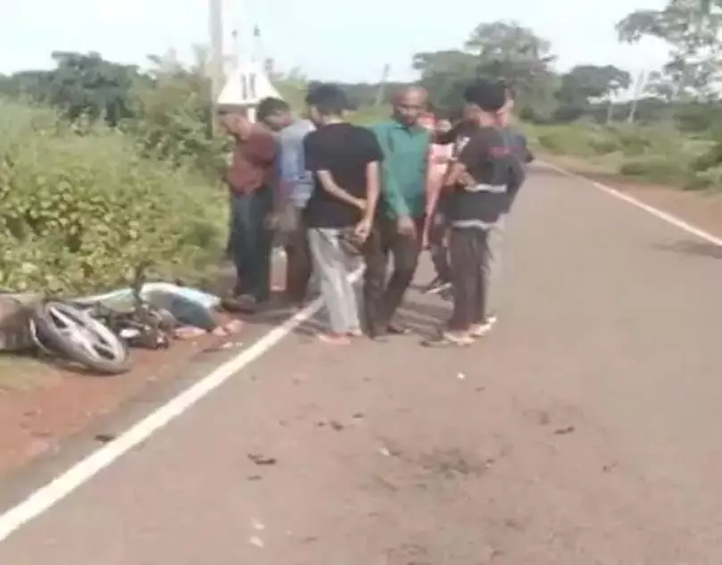ट्रैक्टर से टकराने से बाइक सवार युवक की दर्दनाक मौत, परिजन सदमें में ट्रैक्टर से टकराने से बाइक सवार युवक की दर्दनाक मौत, परिजन सदमें में
