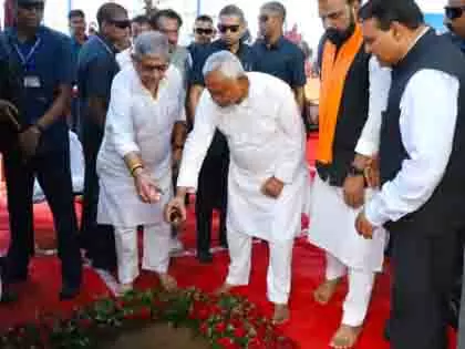 Bihar: नीतीश कुमार ने मुंगेर में मदर डेयरी प्लांट की आधारशिला रखी Bihar: नीतीश कुमार ने मुंगेर में मदर डेयरी प्लांट की आधारशिला रखी