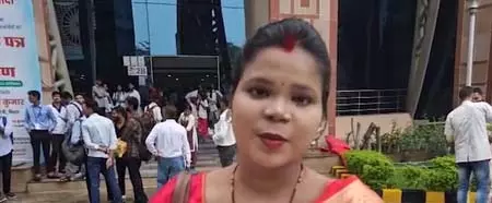 बिहार : नियुक्ति पत्र मिलने पर अभ्यर्थियों में उत्साह, प्रियंका सिंह ने कहा- मेरे सपनों को मिली नई उड़ान बिहार : नियुक्ति पत्र मिलने पर अभ्यर्थियों में उत्साह, प्रियंका सिंह ने कहा- मेरे सपनों को मिली नई उड़ान