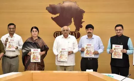 मुख्यमंत्री भूपेंद्र पटेल ने गुजरात दीपोत्सव अंक विक्रम संवत- 2081 का किया विमोचन मुख्यमंत्री भूपेंद्र पटेल ने गुजरात दीपोत्सव अंक विक्रम संवत- 2081 का किया विमोचन