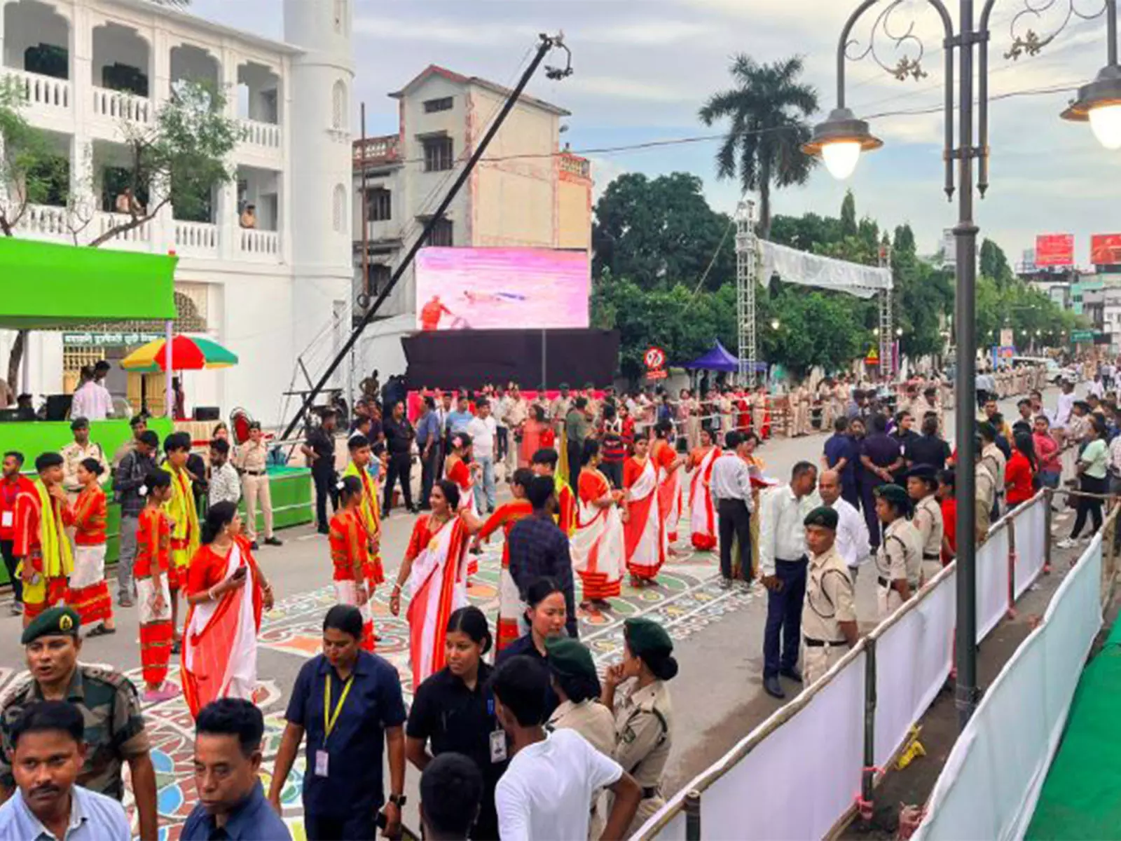 Tripura: मुख्यमंत्री माणिक साहा मायेर गमन 2025 विसर्जन समारोह में हुए शामिल Tripura: मुख्यमंत्री माणिक साहा मायेर गमन 2025 विसर्जन समारोह में हुए शामिल