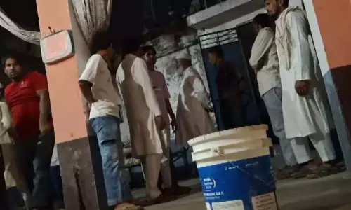बाल्टी में मिली लाश, घर में नहीं दिखने पर मासूम को ढूंढ रहे थे परिजन