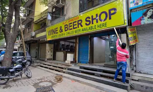 Delhi  सरकार अगले महीने पेश कर सकती है नई आबकारी नीति: सूत्र