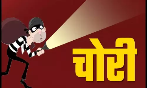 घर से 25 लाख रुपए की चोरी का खुलासा, दो गिरफ्तार, कटर मशीन बरामद घर से 25 लाख रुपए की चोरी का खुलासा, दो गिरफ्तार, कटर मशीन बरामद
