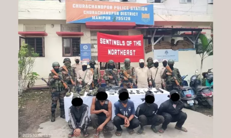 Manipur-Myanmar सीमा के पास हथियार और अफीम के साथ पांच यूएनकेए कार्यकर्ता गिरफ्तार Manipur-Myanmar सीमा के पास हथियार और अफीम के साथ पांच यूएनकेए कार्यकर्ता गिरफ्तार