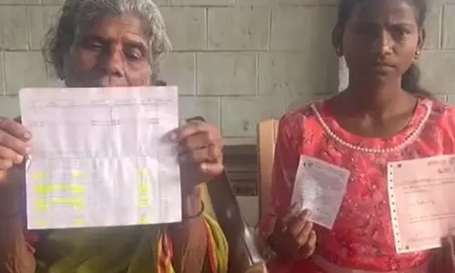 Karnataka : दादी ने अपनी पोती के उज्ज्वल भविष्य के लिए गृहलक्ष्मी धन इकट्ठा किया Karnataka : दादी ने अपनी पोती के उज्ज्वल भविष्य के लिए गृहलक्ष्मी धन इकट्ठा किया