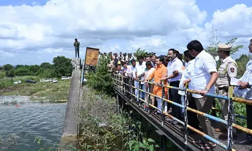 Maharashtra: मत्स्य पालन मंत्री ने मराठवाड़ा में भारी बारिश के बाद मछुआरों को राहत का आश्वासन दिया Maharashtra: मत्स्य पालन मंत्री ने मराठवाड़ा में भारी बारिश के बाद मछुआरों को राहत का आश्वासन दिया