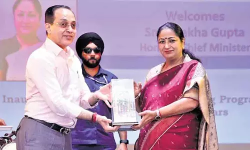 बेहतर सेवा के लिए अधिकारियों को कौशल बढ़ाना होगा: Delhi CM बेहतर सेवा के लिए अधिकारियों को कौशल बढ़ाना होगा: Delhi CM
