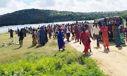 Bagepalli : तैराकी करते समय 3 छात्रों की मौत Bagepalli : तैराकी करते समय 3 छात्रों की मौत