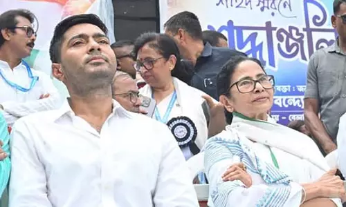 2026 के बंगाल चुनावों पर नजर, टीएमसी कल से शुरू करेगी ब्लॉक-स्तरीय अभियान 2026 के बंगाल चुनावों पर नजर, टीएमसी कल से शुरू करेगी ब्लॉक-स्तरीय अभियान