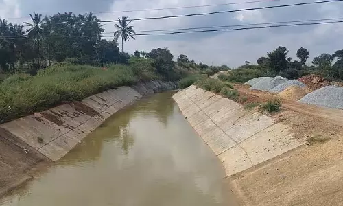 Bangarpet : मुश्तराहल्ली झील में कृष्णा नदी का पानी छोड़ने की मांग Bangarpet : मुश्तराहल्ली झील में कृष्णा नदी का पानी छोड़ने की मांग