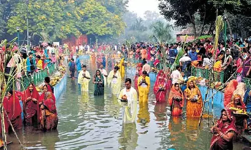 Delhi सरकार ने छठ पूजा घाटों के लिए 100 स्थलों की पहचान की