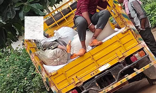 Karnataka : जिनिंग गोदाम में चावल के 206 बैग