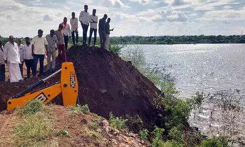 Karnataka : होर्टी झील में पानी का स्तर बढ़ा, दरारें आईं, जलस्तर घटा Karnataka : होर्टी झील में पानी का स्तर बढ़ा, दरारें आईं, जलस्तर घटा