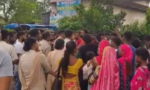 शव के साथ एंबुलेंस में बैठे युवक की हुई संदिग्ध मौत