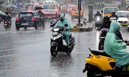 Hyderabad पुलिस ने बारिश के दौरान हाइड्रोप्लेनिंग के खतरों के प्रति आगाह किया
