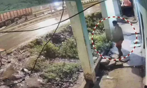 ट्रक चालक ने Bhadrak की महिला का किया अपहरण, क्योंझर से छुड़ाई गई ट्रक चालक ने Bhadrak की महिला का किया अपहरण, क्योंझर से छुड़ाई गई