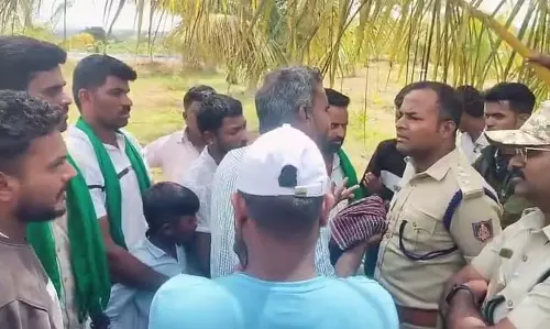 Gundlupet : वन अधिकारियों के खिलाफ किसानों का गुस्सा Gundlupet : वन अधिकारियों के खिलाफ किसानों का गुस्सा