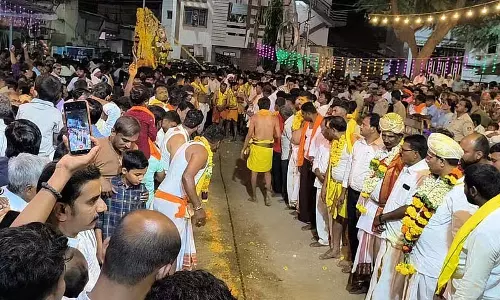 तीन-चौथाई मील तक श्रृंखला टूटी; वर्षा-फसलें अच्छी तीन-चौथाई मील तक श्रृंखला टूटी; वर्षा-फसलें अच्छी