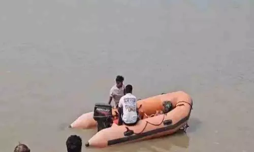 4 बच्चों के साथ नदी में लगाई छलांग, सभी की मौत, पत्नी प्रेमी संग हुई है फरार 4 बच्चों के साथ नदी में लगाई छलांग, सभी की मौत, पत्नी प्रेमी संग हुई है फरार