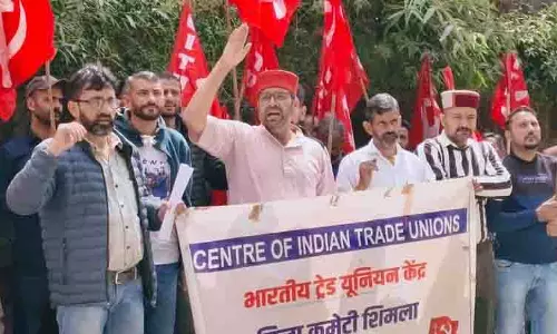 Himachal: एम्बुलेंस कर्मचारी 24 घंटे की हड़ताल पर Himachal: एम्बुलेंस कर्मचारी 24 घंटे की हड़ताल पर