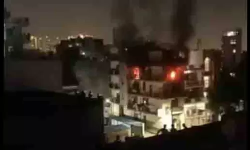 Noida: सेक्टर 82 में एलपीजी सिलेंडर विस्फोट में पांच लोगों का परिवार घायल Noida: सेक्टर 82 में एलपीजी सिलेंडर विस्फोट में पांच लोगों का परिवार घायल