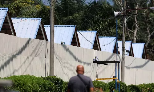 Tripura के हिरासत केंद्र से 10 अवैध बांग्लादेशी प्रवासी फरार Tripura के हिरासत केंद्र से 10 अवैध बांग्लादेशी प्रवासी फरार