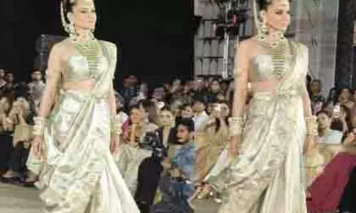 Kangana Ranaut का शाही दुल्हन लुक में धमाका, रैंप पर वापसी Kangana Ranaut का शाही दुल्हन लुक में धमाका, रैंप पर वापसी