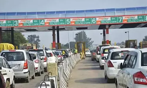 Hisar: नियमों के खिलाफ दो टोल प्लाज़ा चलने का आरोप, हिसार संघर्ष समिति Hisar: नियमों के खिलाफ दो टोल प्लाज़ा चलने का आरोप, हिसार संघर्ष समिति