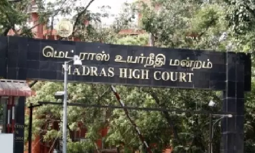 Tamil Nadu पुलिस ने खारिज जमानत के बाद नमक्कल सचिव की तलाश शुरू की Tamil Nadu पुलिस ने खारिज जमानत के बाद नमक्कल सचिव की तलाश शुरू की