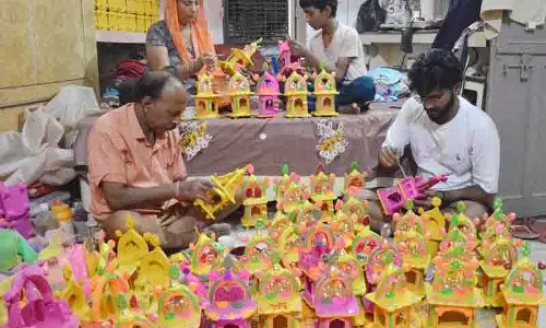 Ghumar Mandi में कुम्हारों ने विरासत को जीवित रखा Ghumar Mandi में कुम्हारों ने विरासत को जीवित रखा