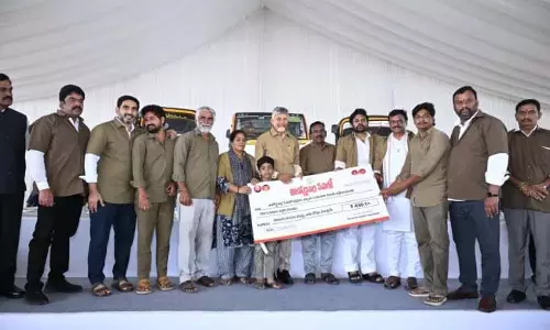 Andhra : सीएम चंद्रबाबू ने ऑटो चालक सेवा योजना शुरू की