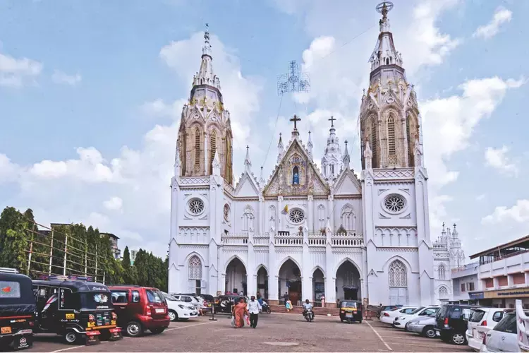 Thrissur का बेसिलिका ऑफ़ आवर लेडी ऑफ़ डोलर्स आस्था, वास्तुकला और करुणामयी सेवा के 100 वर्षों का उत्सव