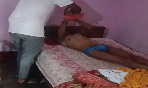 CG VIDEO: भांजे ने अपने मामा को बंधक बनाकर पीटा CG VIDEO: भांजे ने अपने मामा को बंधक बनाकर पीटा