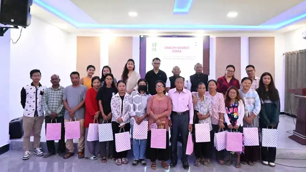 Nagaland : एनयू ने स्वच्छ भारत दिवस मनाया सफाई मित्रों का सम्मान Nagaland : एनयू ने स्वच्छ भारत दिवस मनाया सफाई मित्रों का सम्मान