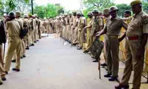 Hanumangarh: गुरुद्वारे में हिंसा के बाद इंटरनेट सेवा बंद, स्कूल बंद Hanumangarh: गुरुद्वारे में हिंसा के बाद इंटरनेट सेवा बंद, स्कूल बंद