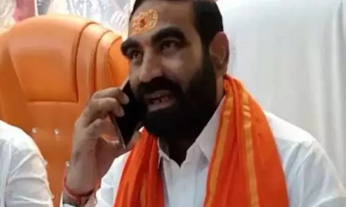 MLA संतोष बांगर ने अधिकारियों को धमकाया, कॉल रिकॉर्डिंग वायरल MLA संतोष बांगर ने अधिकारियों को धमकाया, कॉल रिकॉर्डिंग वायरल