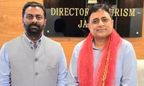 JAMMU: केशव चोपड़ा ने पर्यटन निदेशक से मुलाकात की JAMMU: केशव चोपड़ा ने पर्यटन निदेशक से मुलाकात की