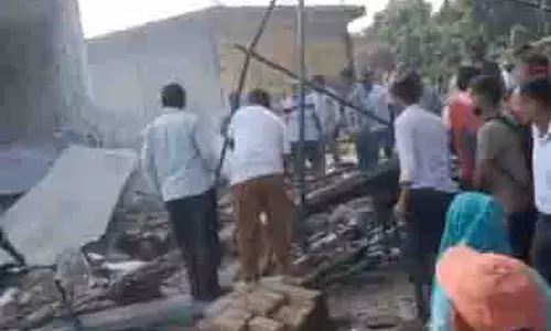 Uttar Pradesh : फर्रुखाबाद कोचिंग सेंटर में विस्फोट, 2 की मौत, 5 घायल Uttar Pradesh : फर्रुखाबाद कोचिंग सेंटर में विस्फोट, 2 की मौत, 5 घायल